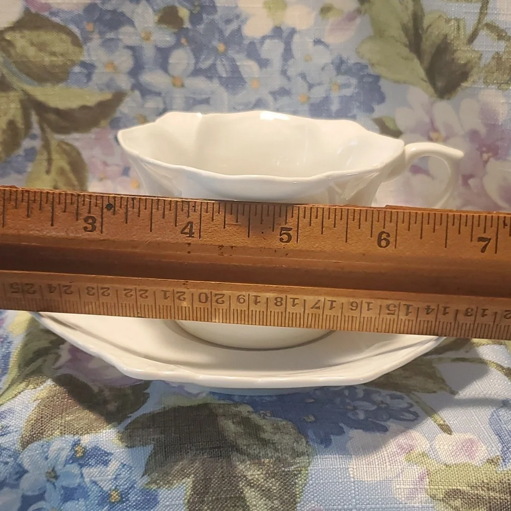 Porcelain TULIP Teacup and saucer VINTAGE white Tea Coffee - Picture 2 of 5